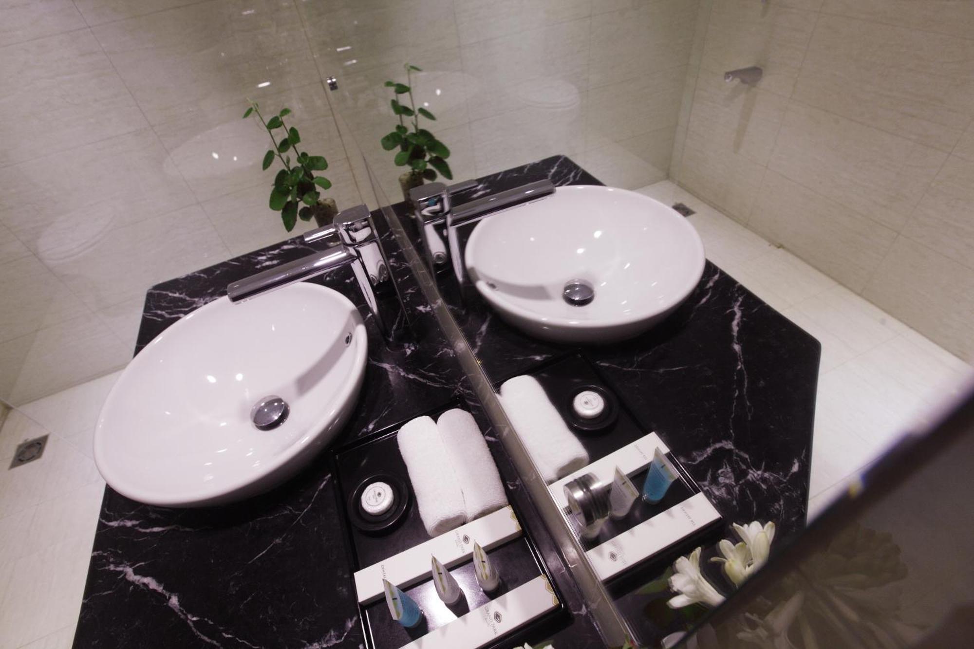 Hotel Grand Park Barishal Dış mekan fotoğraf